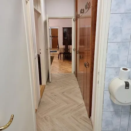 公寓 Big Downtown Across National Theater