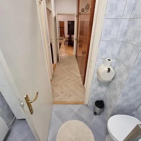 公寓 Big Downtown Across National Theater *