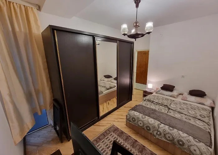 Big Downtown Across National Theater Belgrád