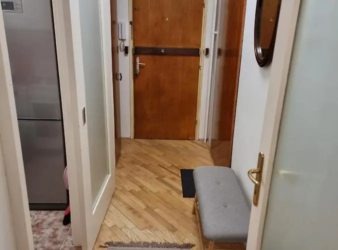 Big Downtown Across National Theater * Belgrád