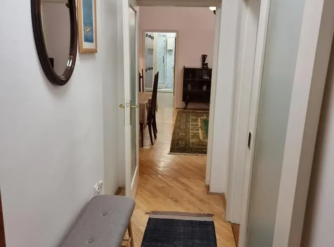 Big Downtown Across National Theater Apartman