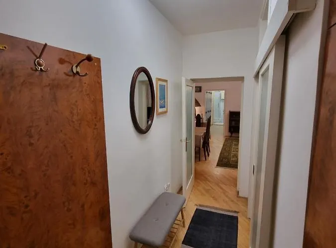 Apartman Big Downtown Across National Theater